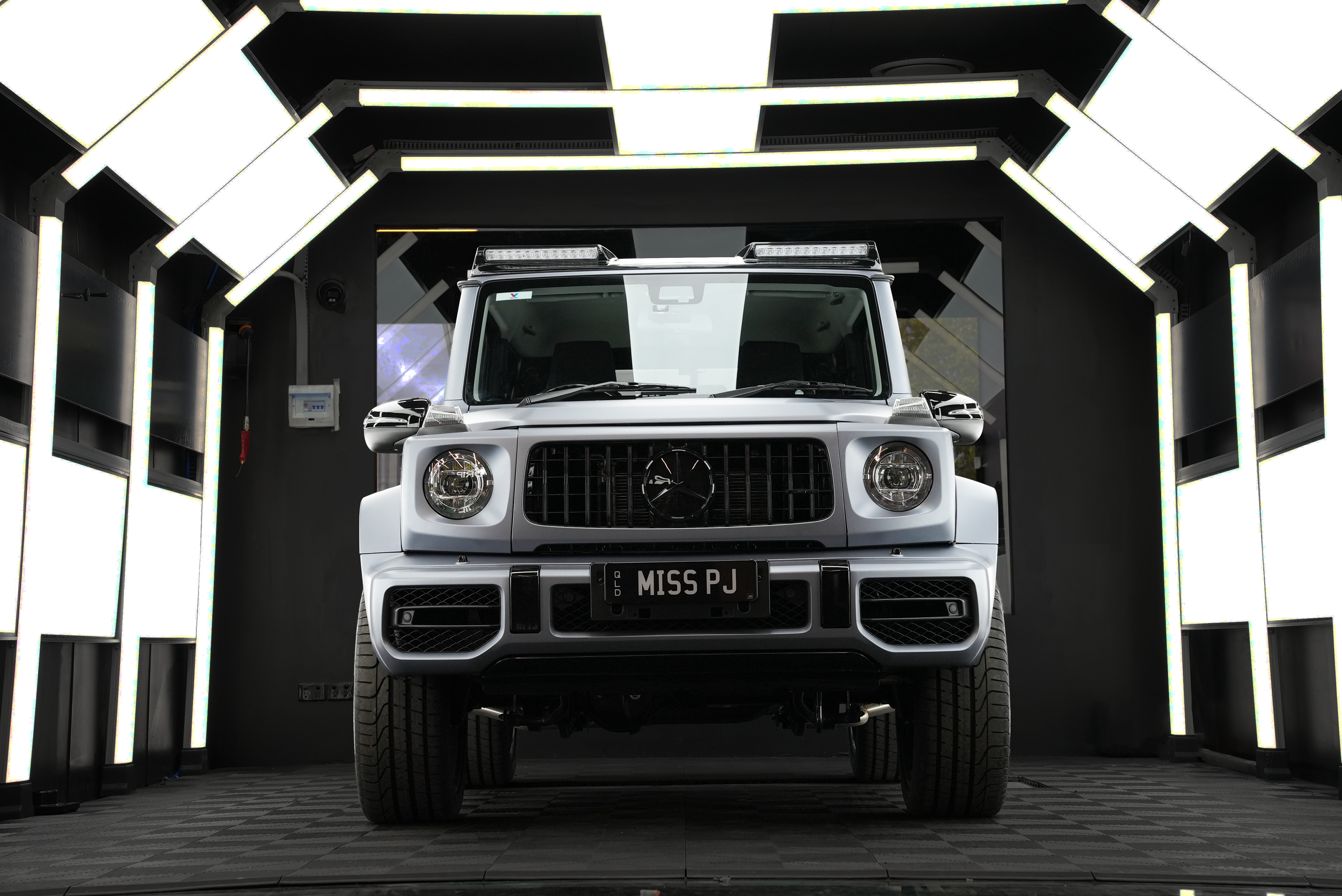 Vinyl wrap Townsville — Mercedes G-Wagon satin silver full-body wrap